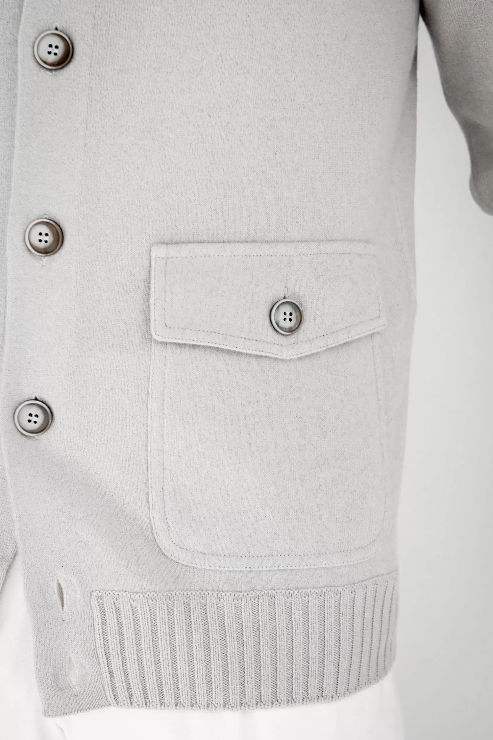 bomber_in_maglia_di_cashmere_stone__made_in_italy_4.webp Online Pini Parma Bomber In Maglia Di Cashmere – Made In Italy Stone