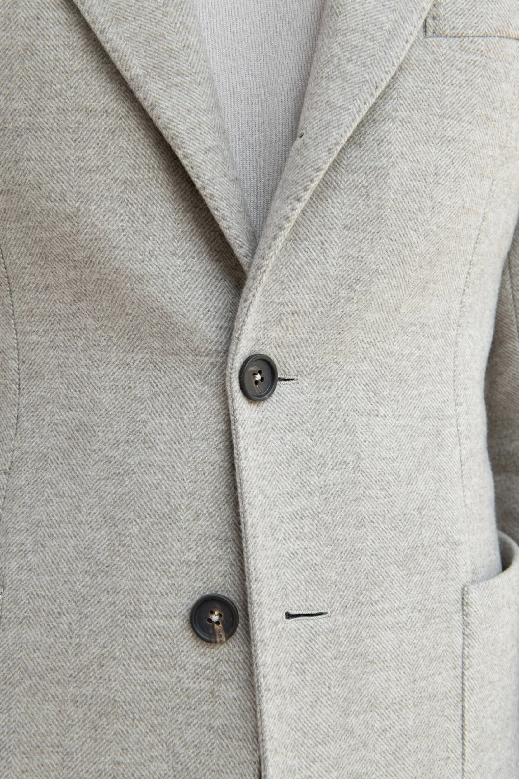 cappotto_beige_a_spina_di_pesce_con_revers_a_lancia__made_in_italy_3.webp Clearance Pini Parma Cappotto Beige A Spina Di Pesce Con Revers A Lancia – Made In Italy