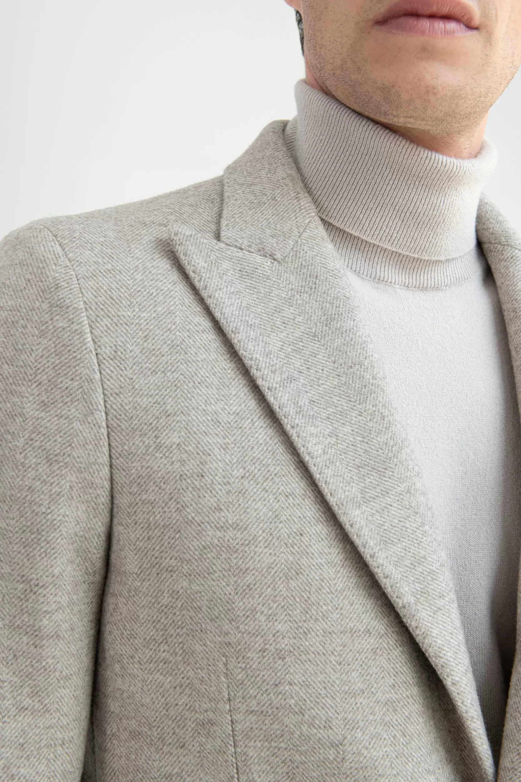 cappotto_beige_a_spina_di_pesce_con_revers_a_lancia__made_in_italy_4.webp Clearance Pini Parma Cappotto Beige A Spina Di Pesce Con Revers A Lancia – Made In Italy