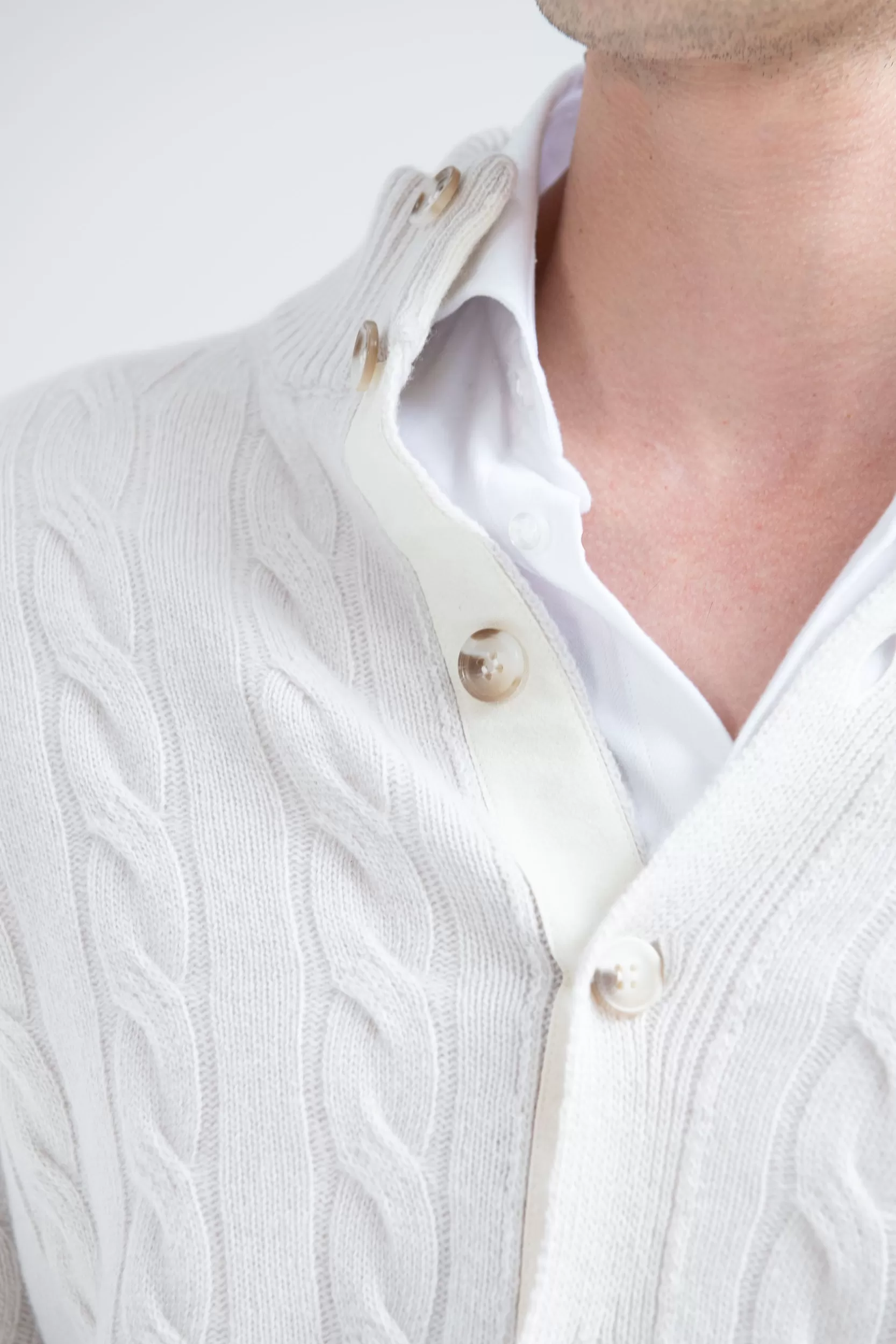 Shop Pini Parma Cardigan In Maglia A Trecce – Made In Italy Beige