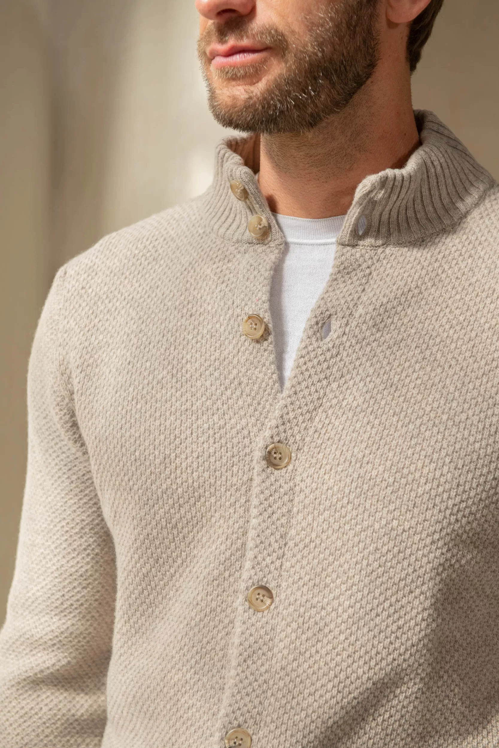 cardigan_in_misto_cashmere_testurizzato_beige__made_in_italy_3.webp Discount Pini Parma Cardigan In Misto Cashmere Testurizzato – Made In Italy Beige