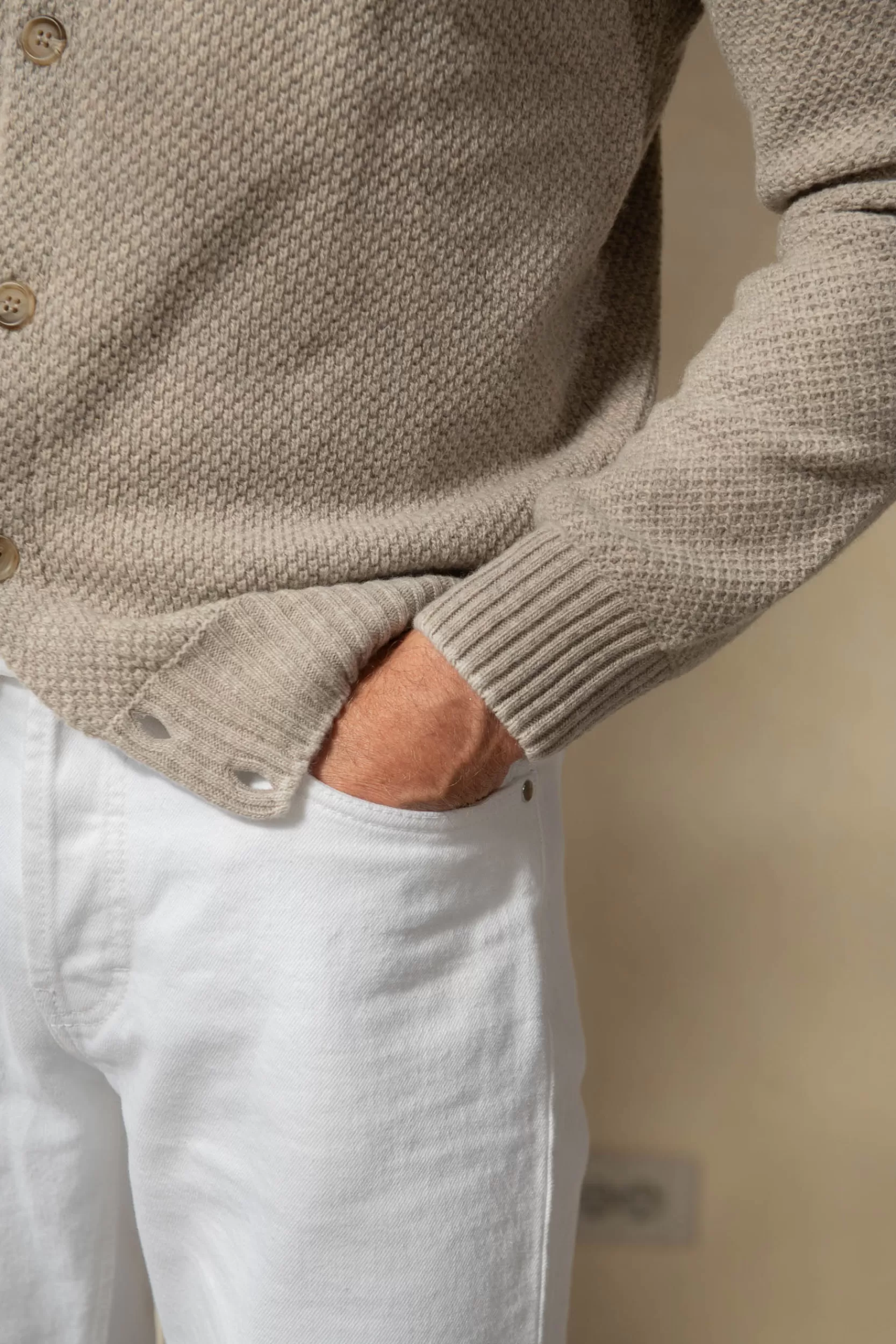 cardigan_in_misto_cashmere_testurizzato_beige__made_in_italy_4.webp Discount Pini Parma Cardigan In Misto Cashmere Testurizzato – Made In Italy Beige