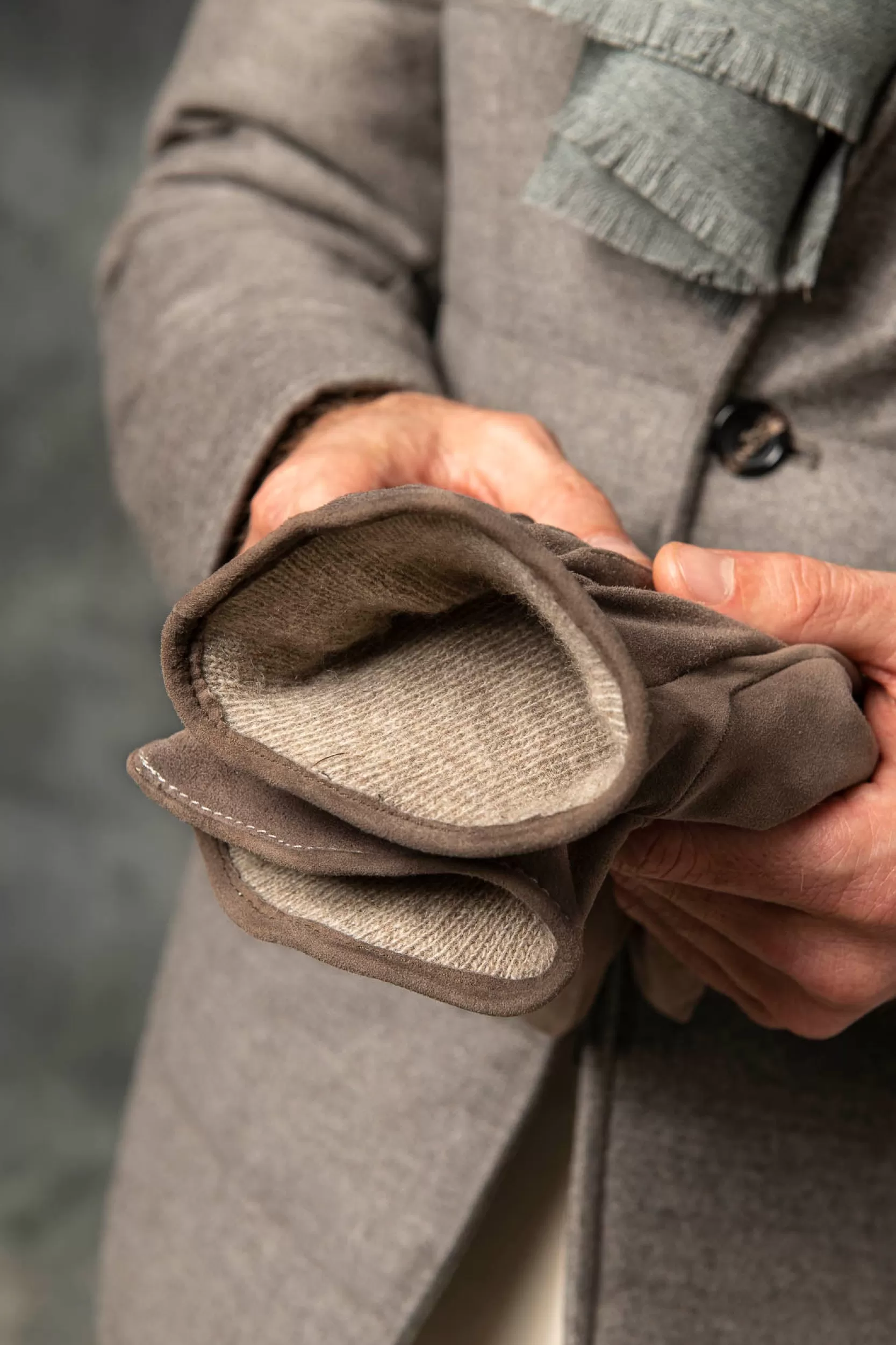 Shop Pini Parma Guanti In Pelle Scamosciata Foderati In Cashmere Color - Made In Italy Talpa