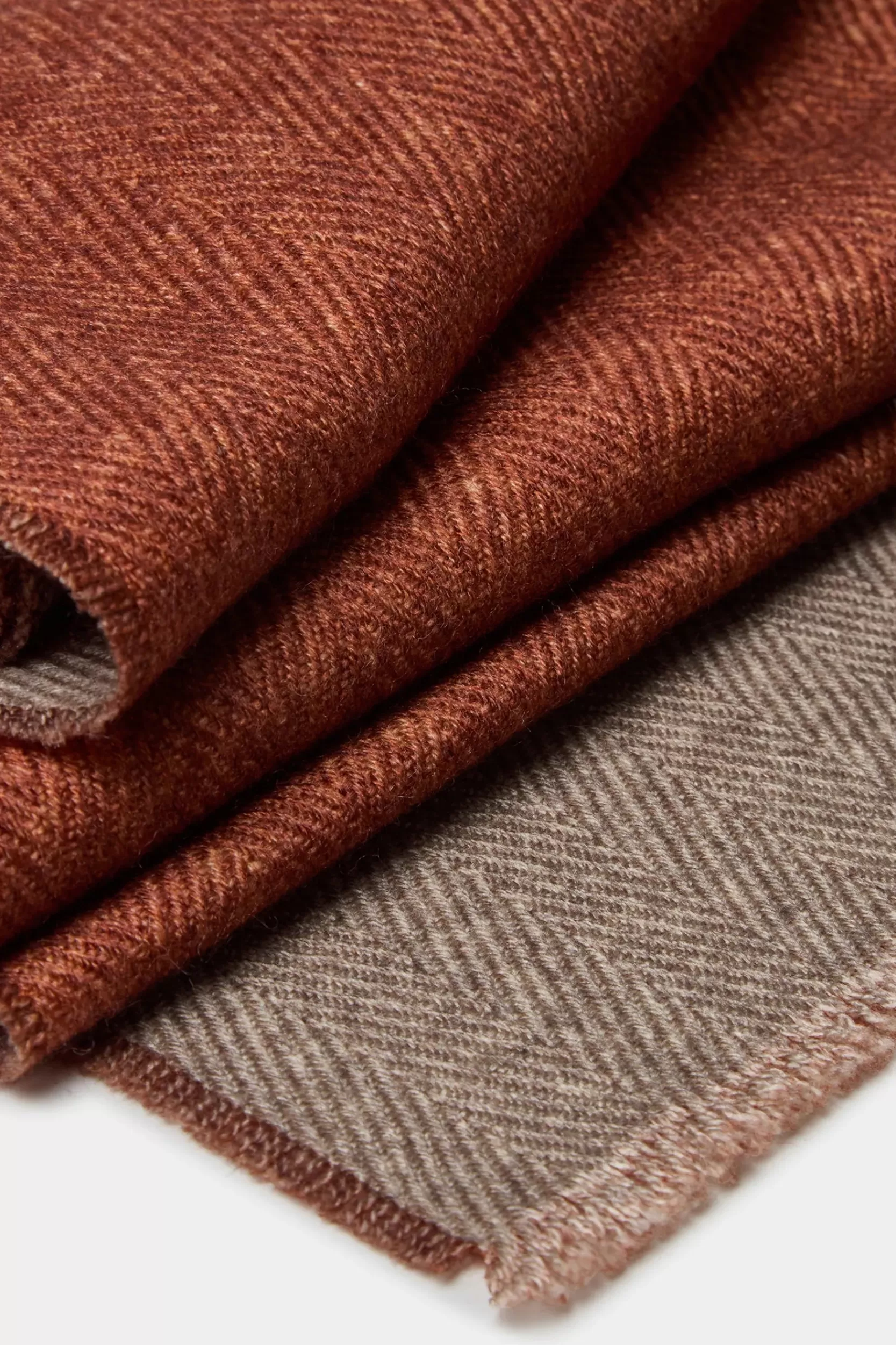Shop Pini Parma Sciarpa Reversibile A Spina Di Pesce Ruggine E Tortora - Made In Italy Arrugginito