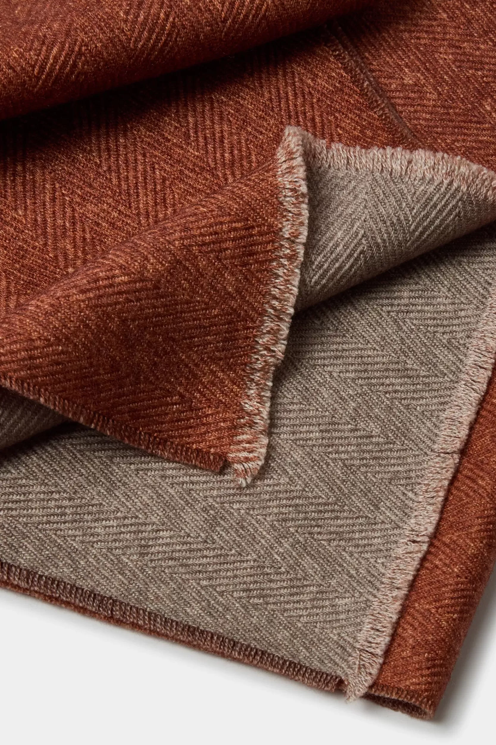 Shop Pini Parma Sciarpa Reversibile A Spina Di Pesce Ruggine E Tortora - Made In Italy Arrugginito