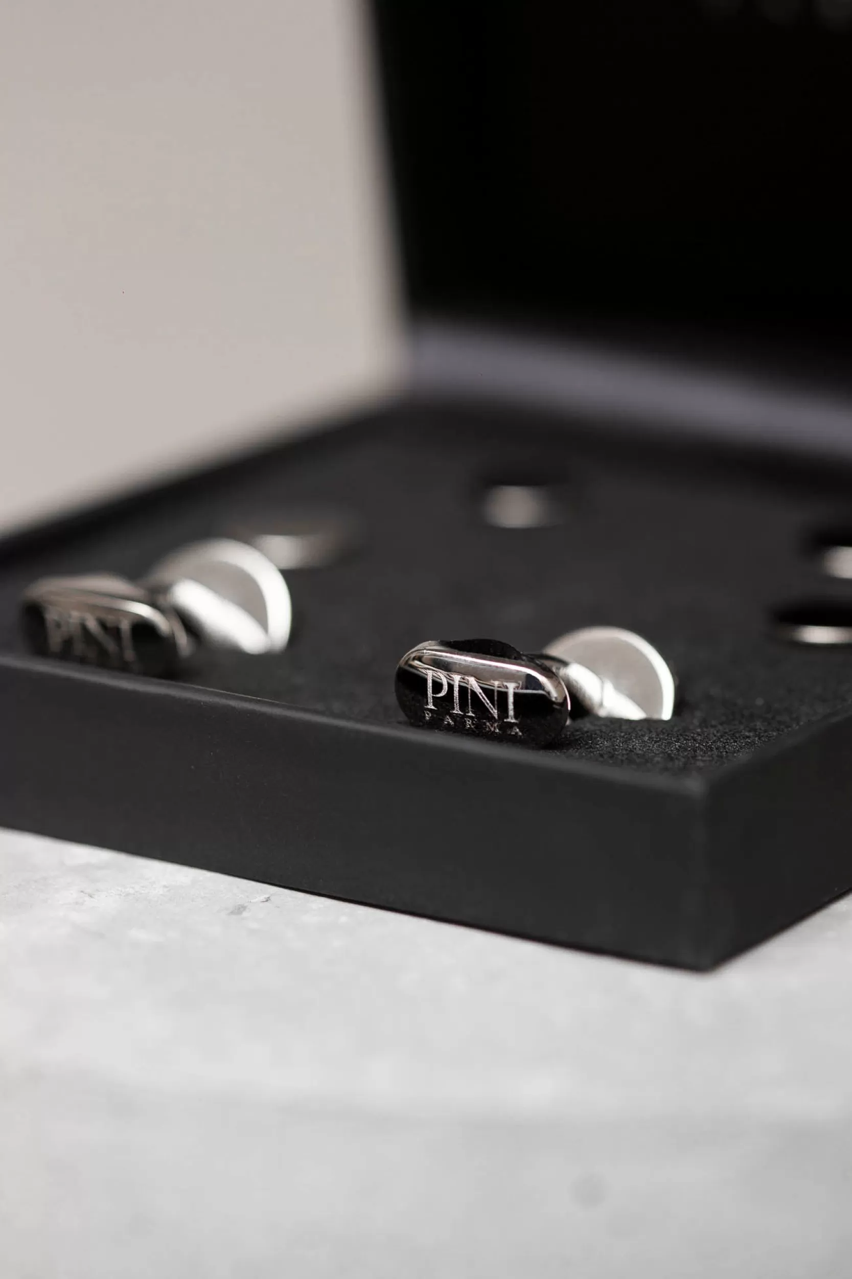 Shop Pini Parma Set Di Gemelli E Borchie Nere - Made In Italy
